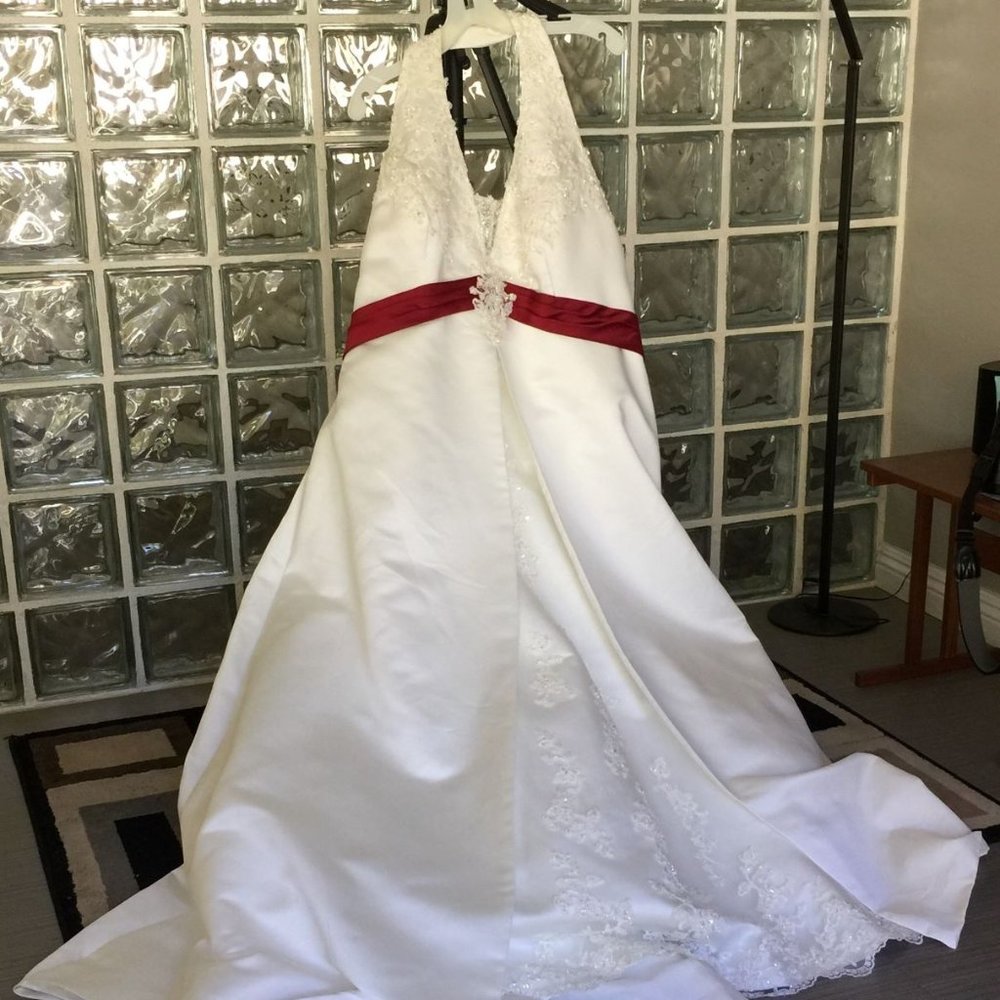 Never Worn Wedding Dress, Bolero Jacket & Veil